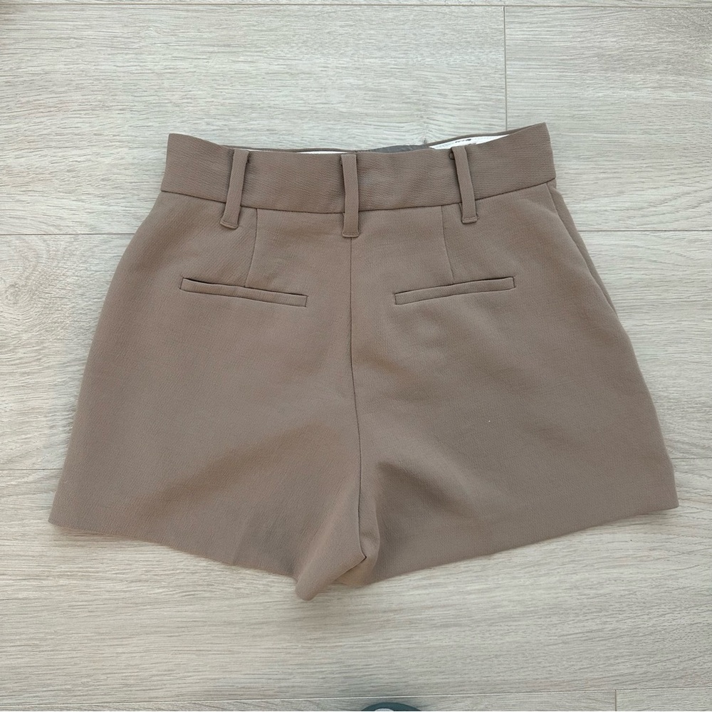 WILFRED | Anthem Short, High-waisted Japanese crepe shorts - Picture 2 of 2